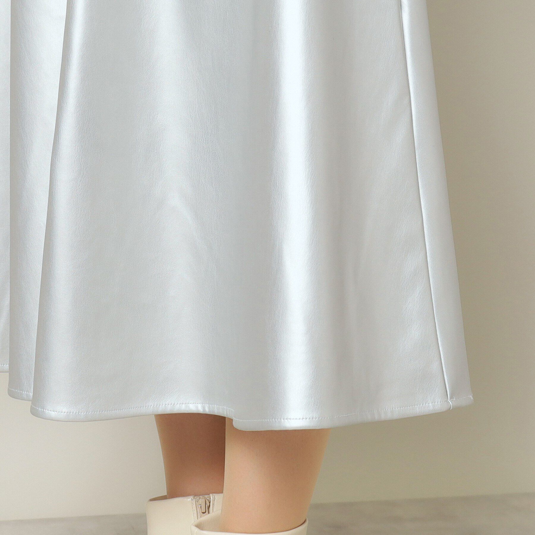 ITS&rsquo;DEMO「【ウエストゴム／腰回りスッキリ／手洗い可】合皮フレアスカート」|スカート|