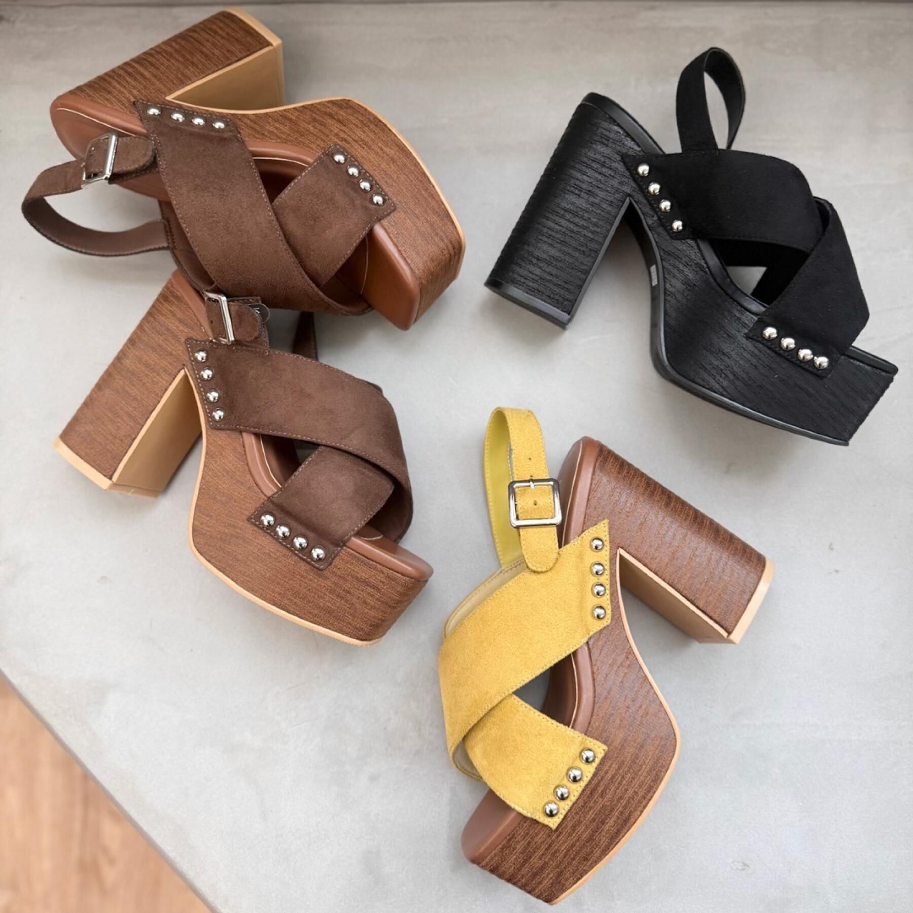 ESPERANZA「【ラク盛り／サンダル】リピーター続出／脚長美脚 クロススタッズサンダル」|サンダル|