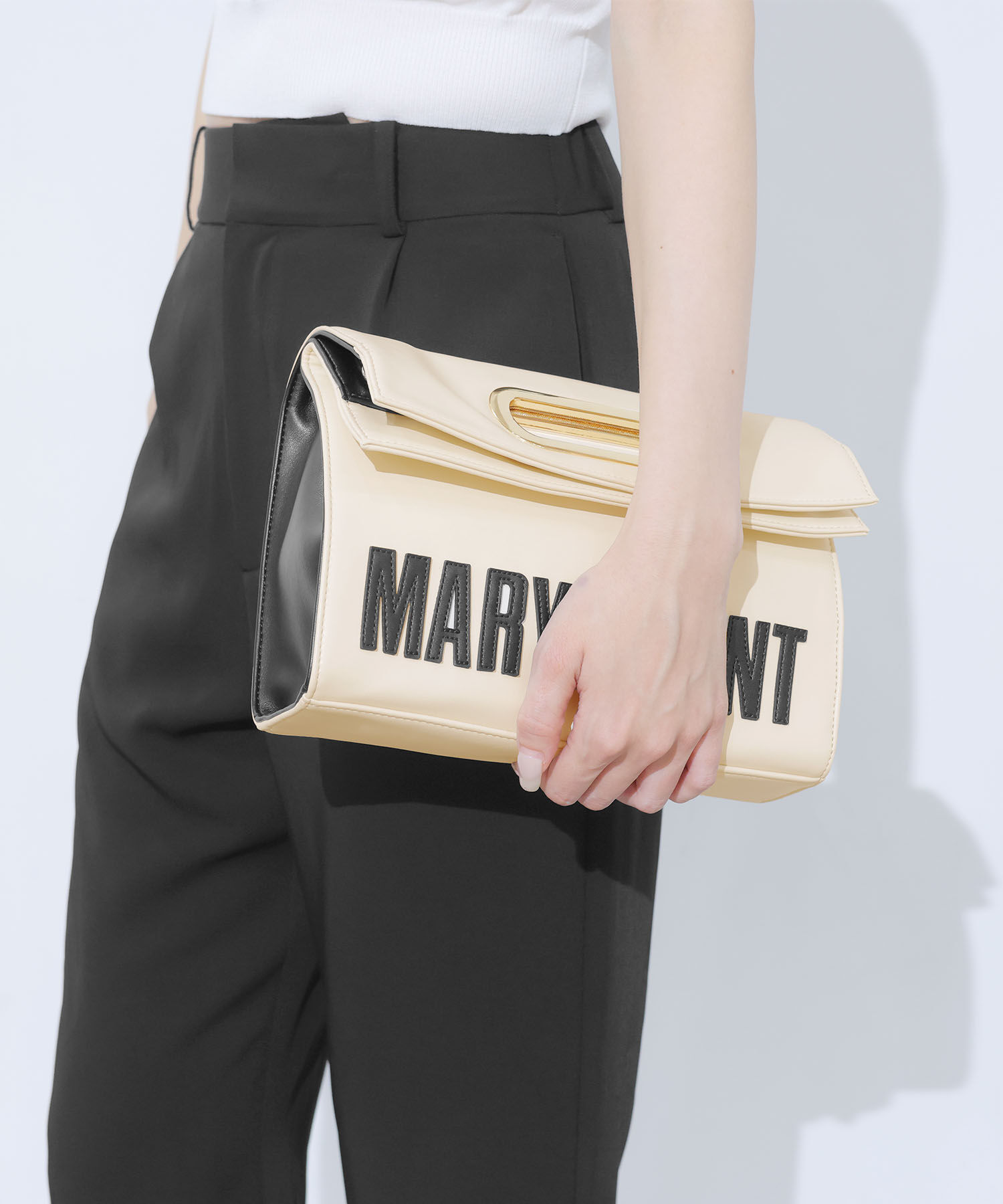 MARY QUANT「メタルクリテ 2WAYショルダー」|ショルダー・メッセンジャー|アイボリー