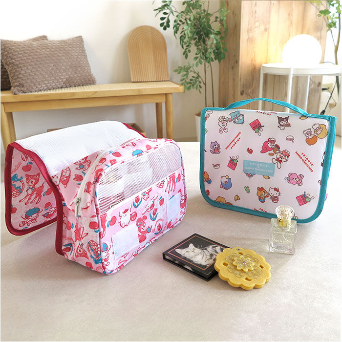 BACKYARD FAMILY「スイマー サンリオ トラベルポーチ 吊り下げ 通販 SWIMMER&times;SANRIO 吊り下げポーチ」|トラベルグッズ|