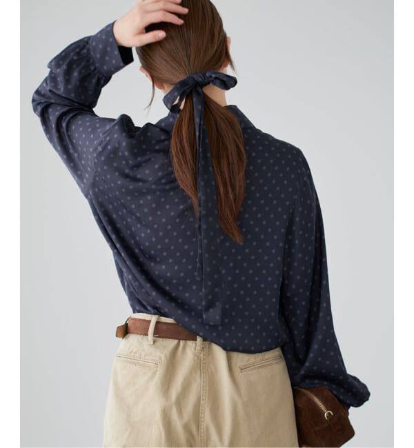 IENA「《WEB限定/追加4予約》サテンドットタイ付ブラウス」|シャツ・ブラウス|