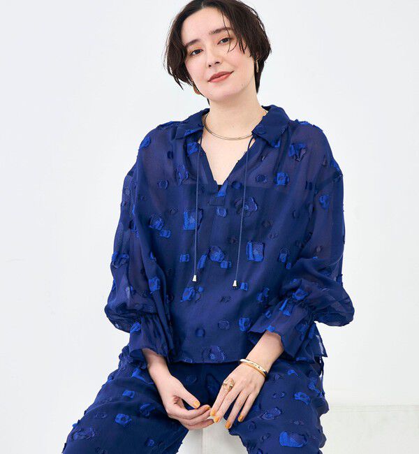 NOLLEY'S「《セットアップ対応》【KIRYU】MIXウォッシャブルフラワー柄ウォッシャブルジャガードブラウス」|シャツ・ブラウス|ロイヤルブルー