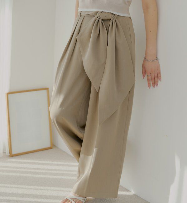  「【SALON by Chico】 BIGリボンスラックスロングパンツ」|チノ|ベージュ