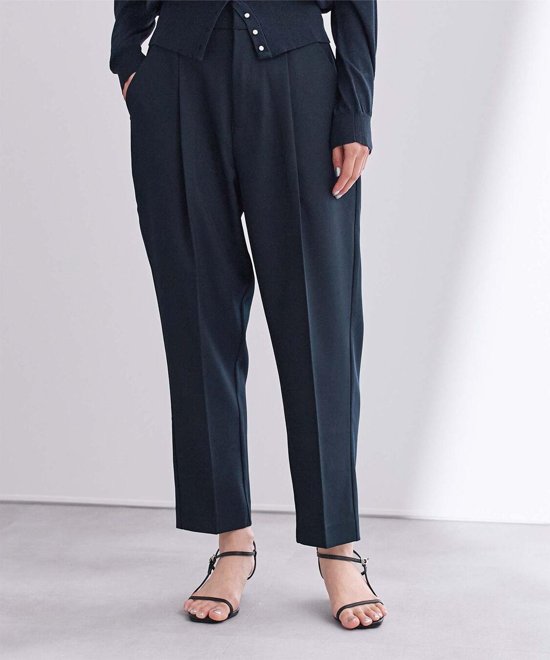 ur's「1タックセンタープレスコクーンパンツ」|スラックス|