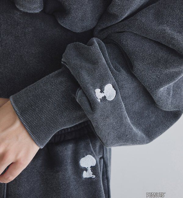  「【PEANUTSコラボ】スヌーピー刺繍入りパーカー」|パーカー|