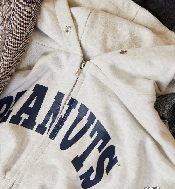  「【PEANUTSコラボ】スヌーピー刺繍入りパーカー」|パーカー|