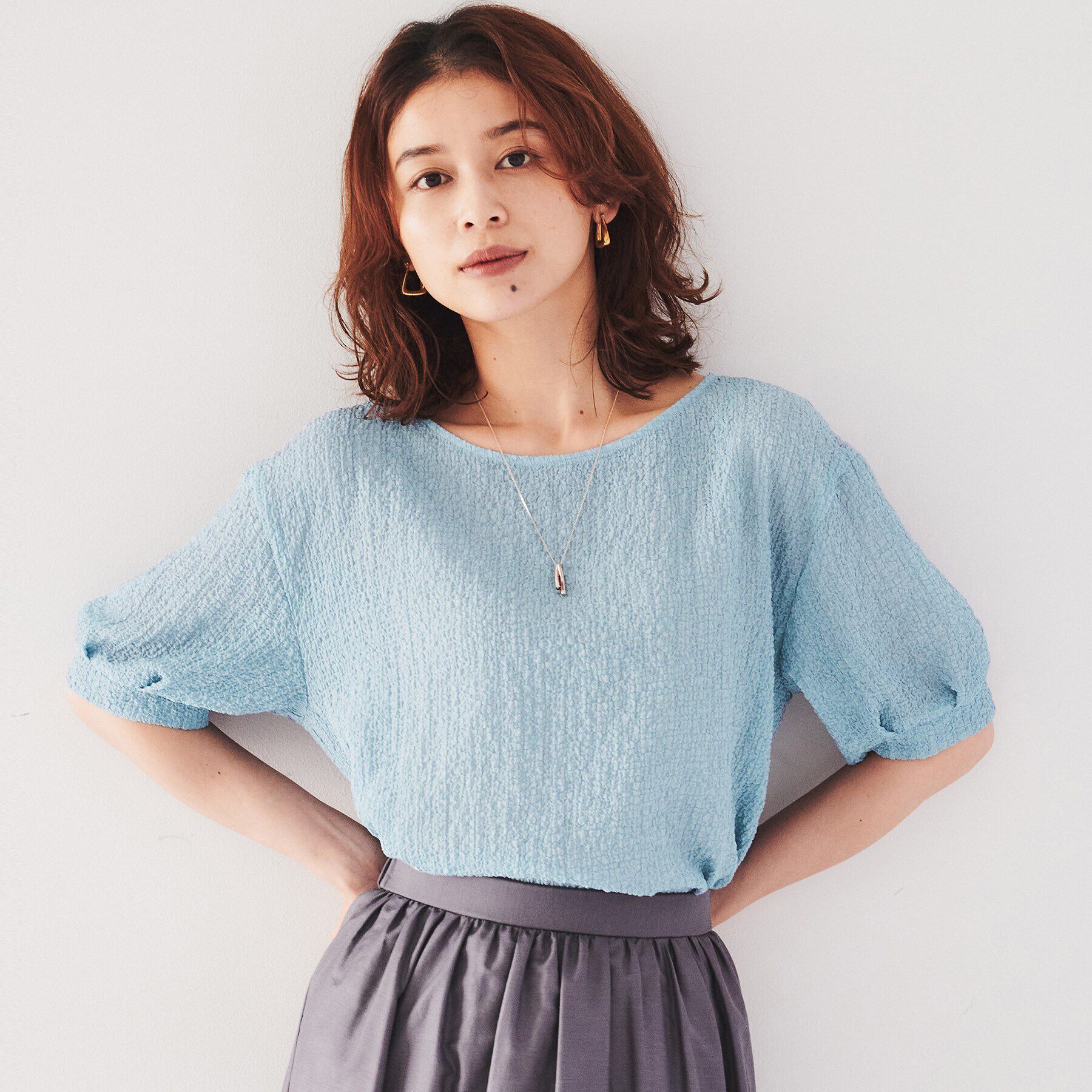 UNTITLED「【シアー/ストレッチ/凹凸素材】バンピー袖コンシャスブラウス」|シャツ・ブラウス|サックスブルー(09