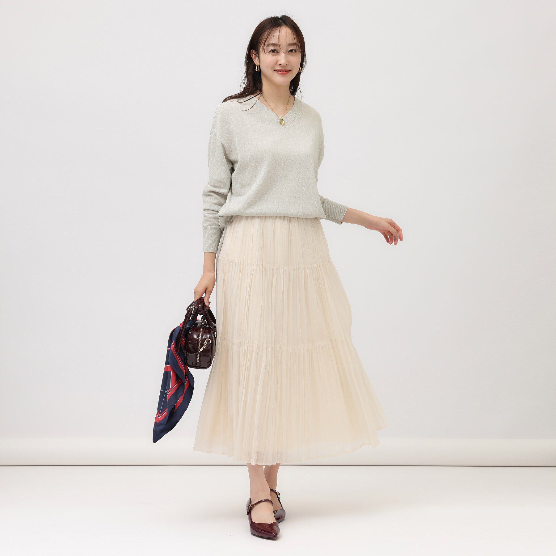 UNTITLED「【薄手/ゆったり/体型カバー】ドライレーヨン Vネックニット」|ニット・セーター|