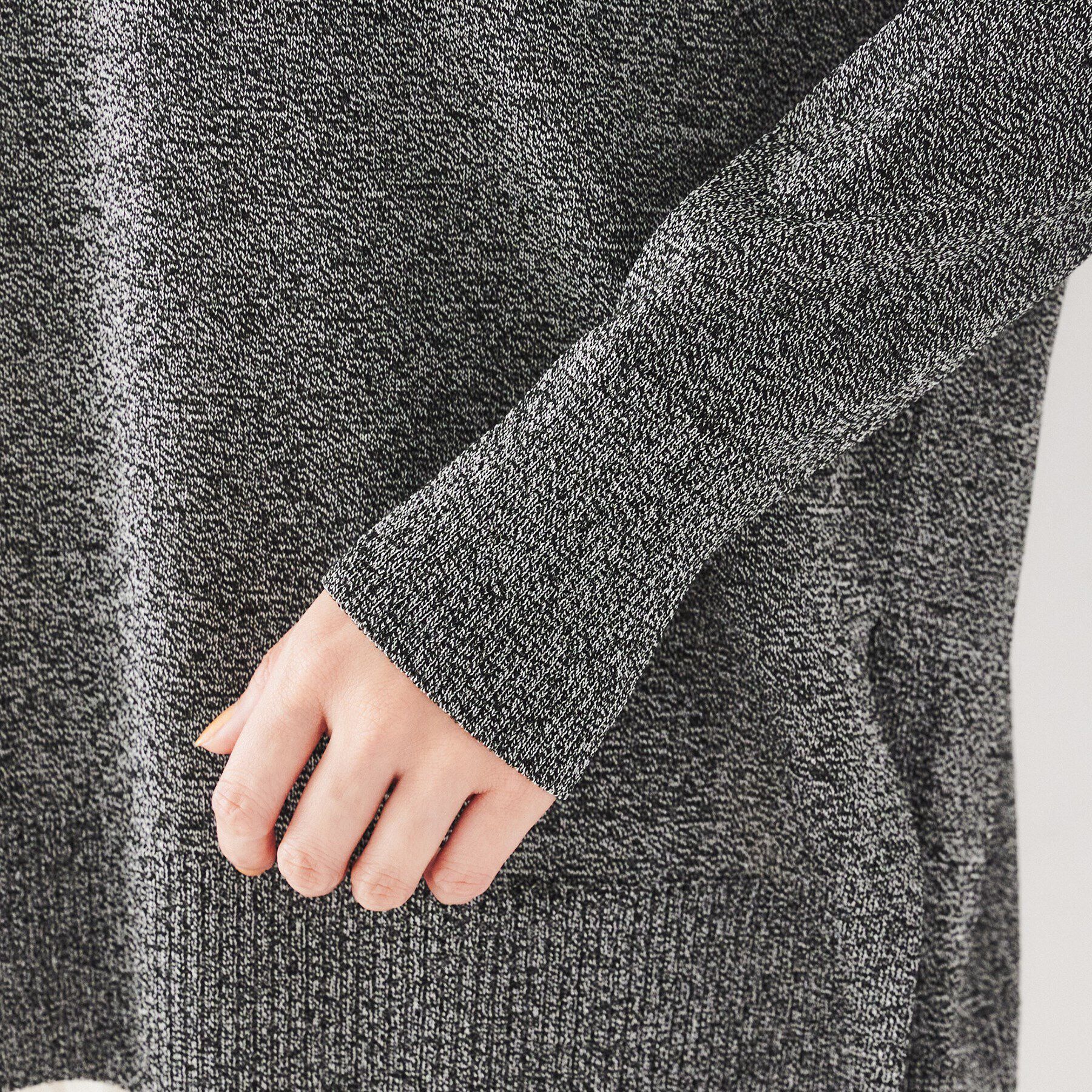 UNTITLED「【薄手/ゆったり/体型カバー】ドライレーヨン Vネックニット」|ニット・セーター|