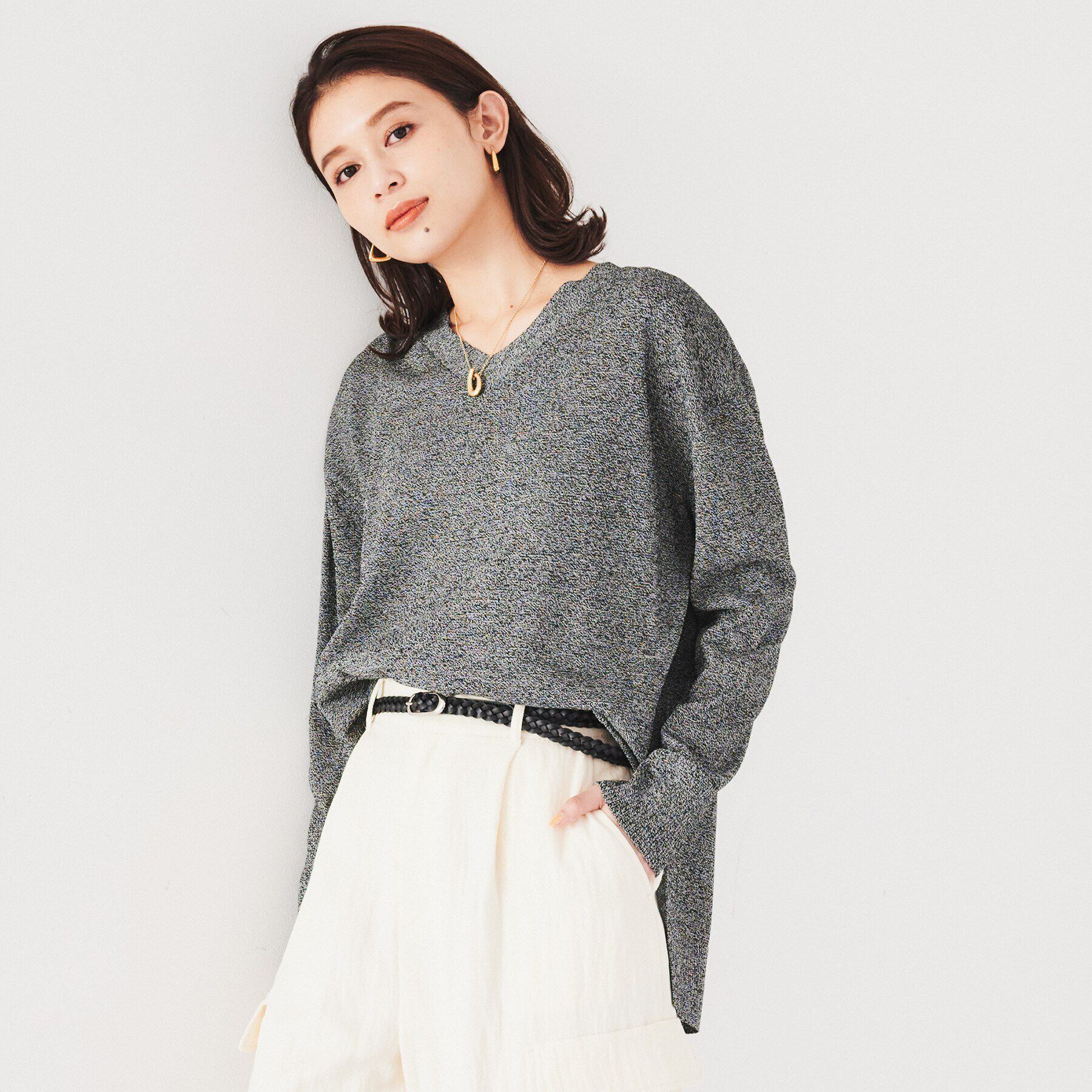 UNTITLED「【薄手/ゆったり/体型カバー】ドライレーヨン Vネックニット」|ニット・セーター|ブラック(419)