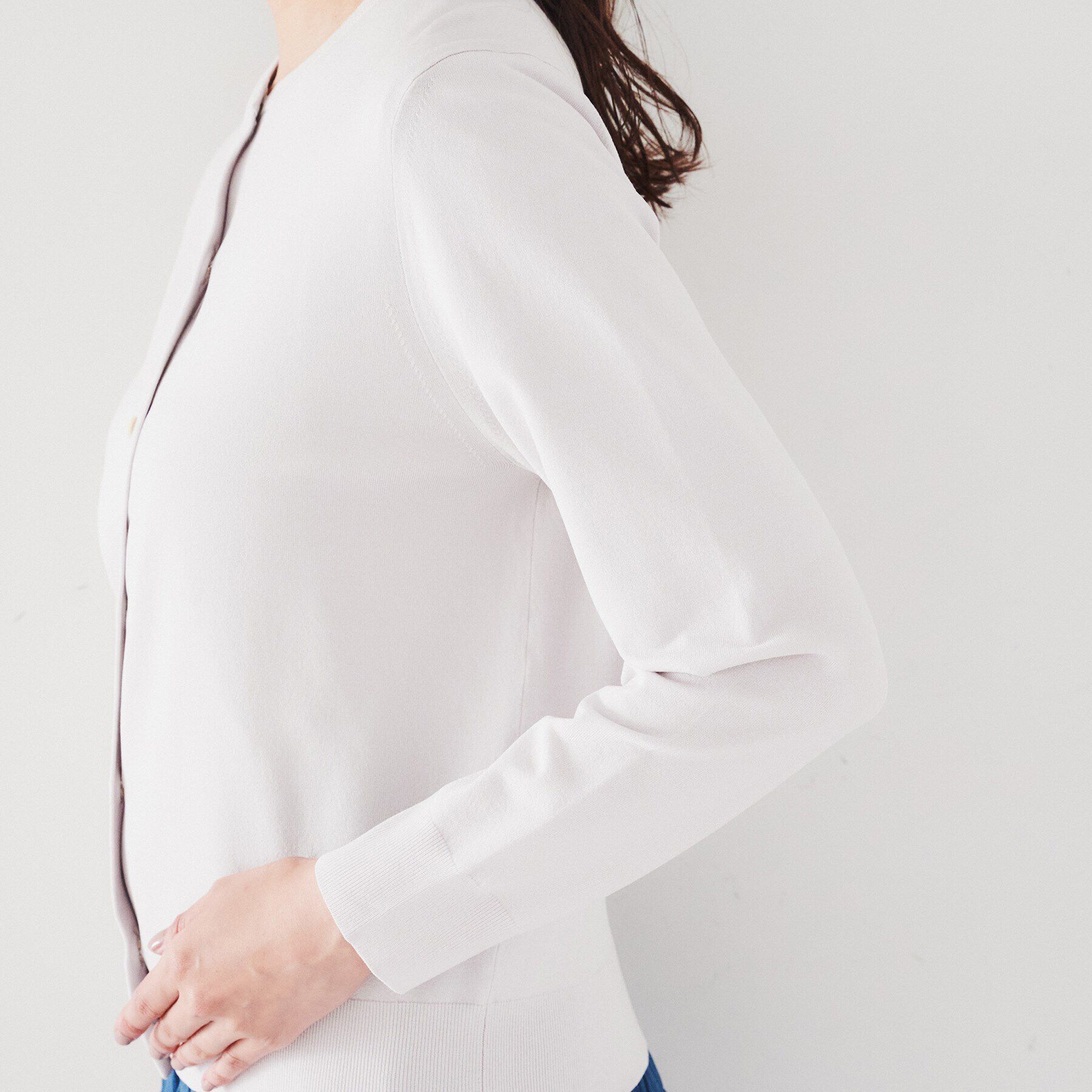 UNTITLED「【薄手素材/アンサンブル可能/】レーヨンストレッチ クルーネックカーディガン」|カーディガン|