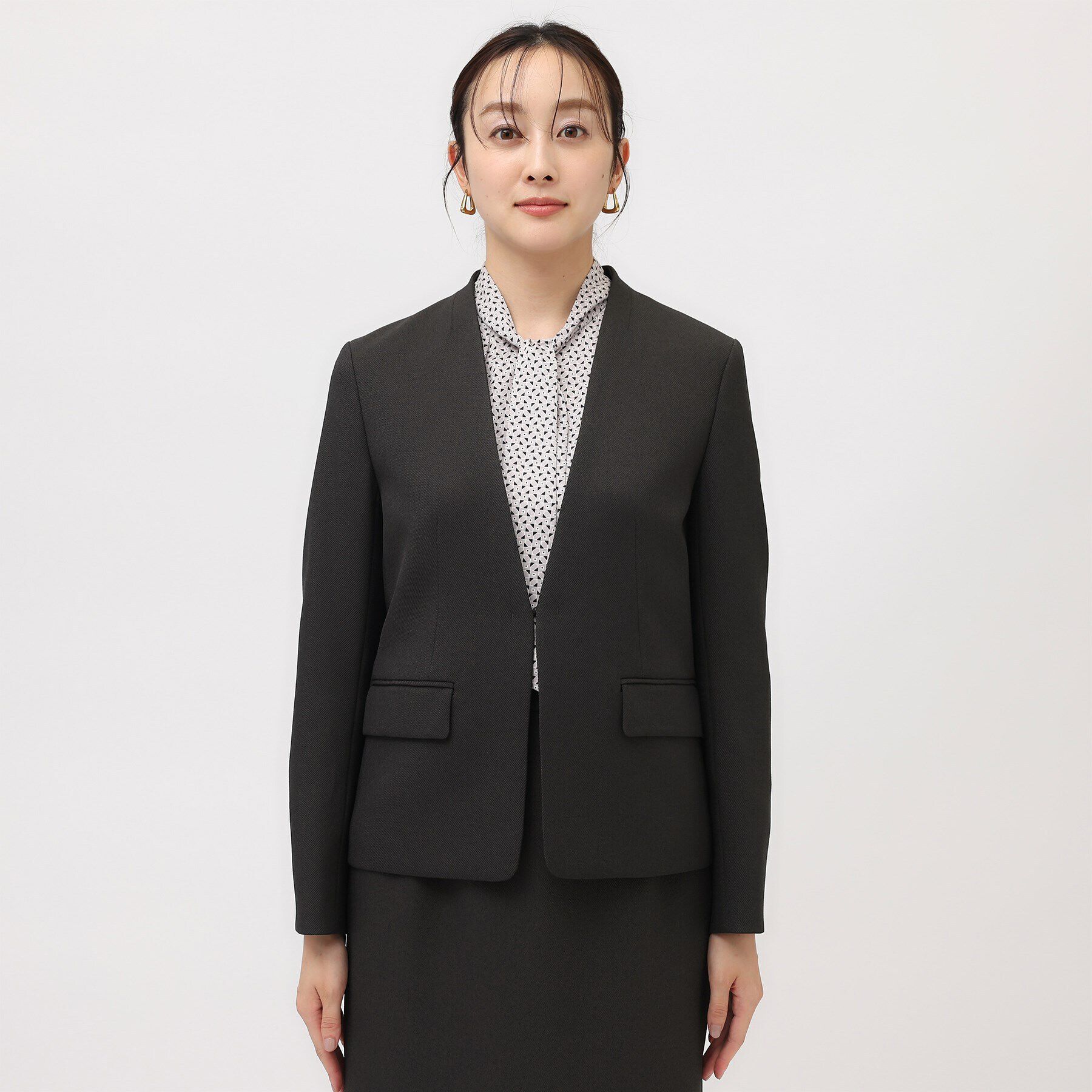 UNTITLED「【通勤スーツ/入卒/セレモニー】ウーステッドカルゼ カラーレスジャケット」|ノーカラージャケット|