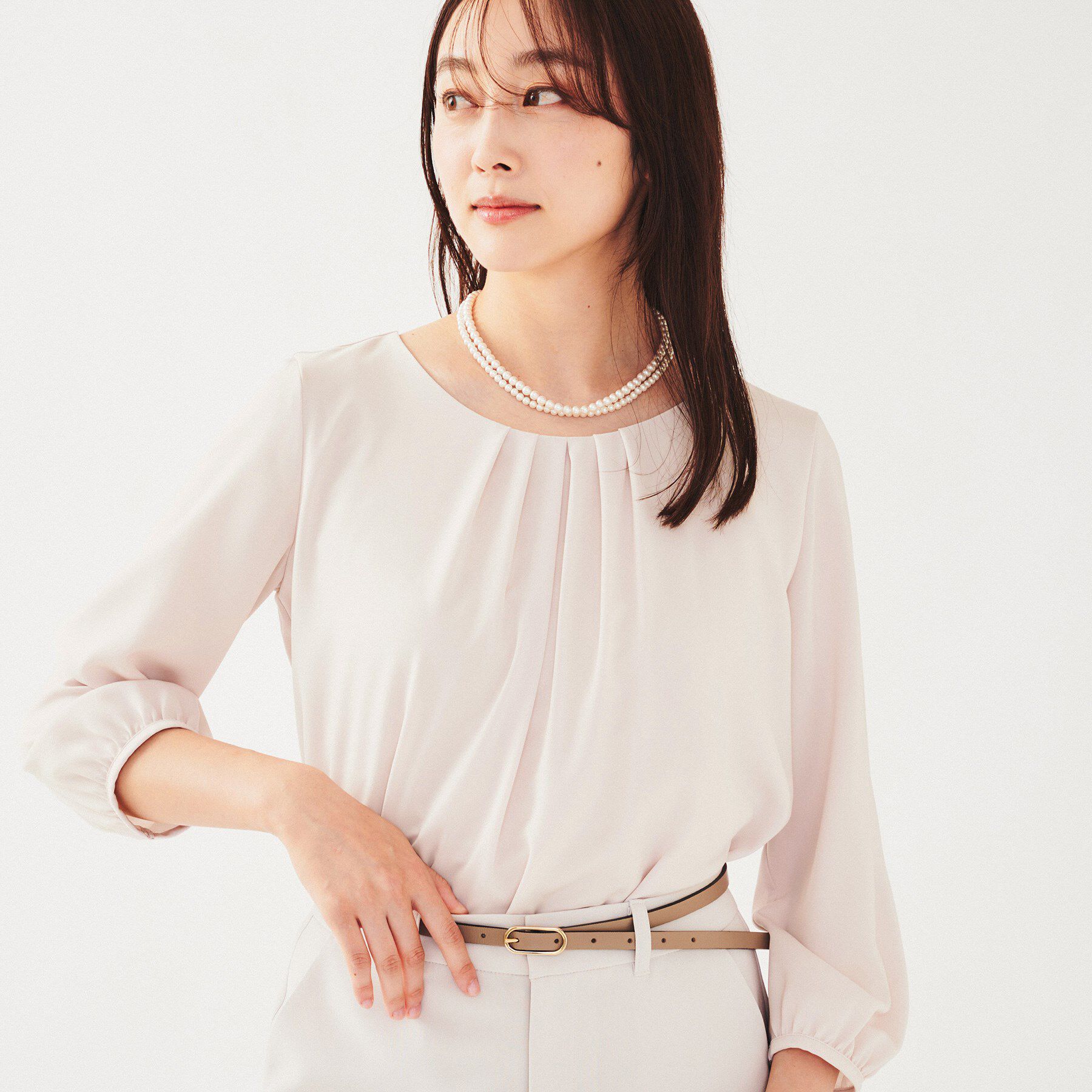 UNTITLED「【透けにくい/通勤】パウダリー タックブラウス」|シャツ・ブラウス|