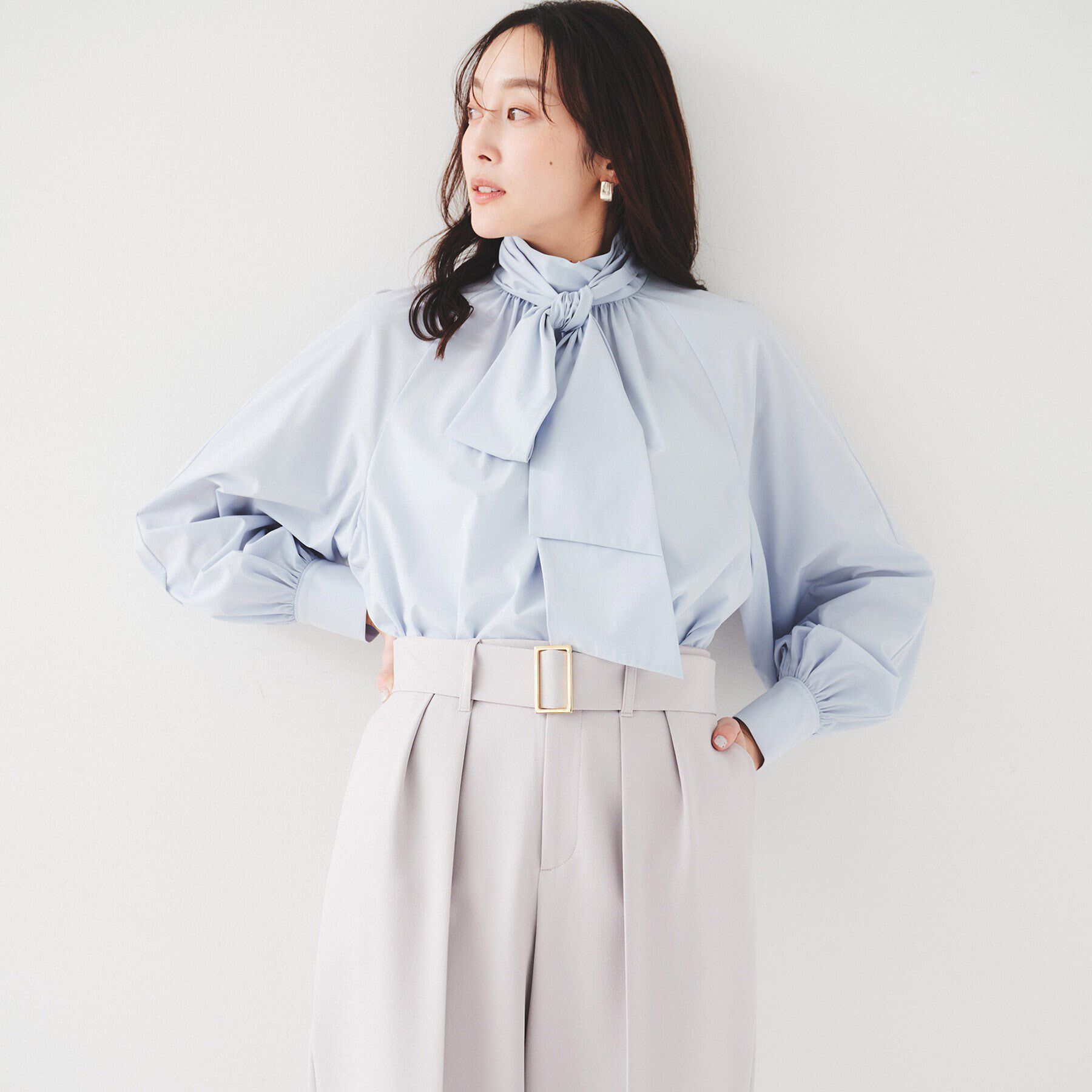 UNTITLED「【通勤】ボウタイ付スタンドネック ボリュームブラウス」|シャツ・ブラウス|サックスブルー(09