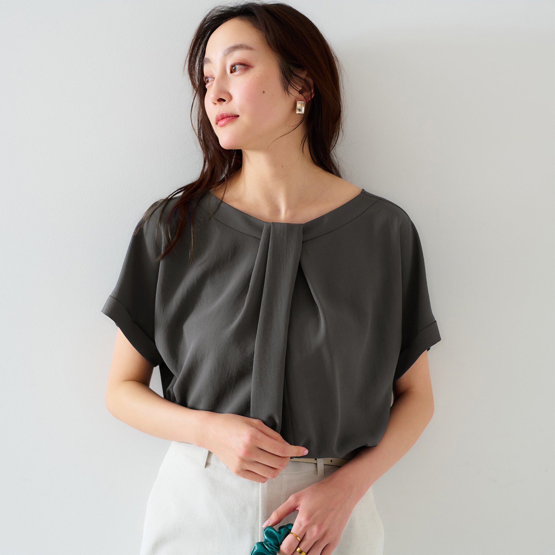 UNTITLED「【セットアップ可/接触冷感/イージーケア】リラクミスト　2WAYブラウス」|シャツ・ブラウス|チャコールグレー(0