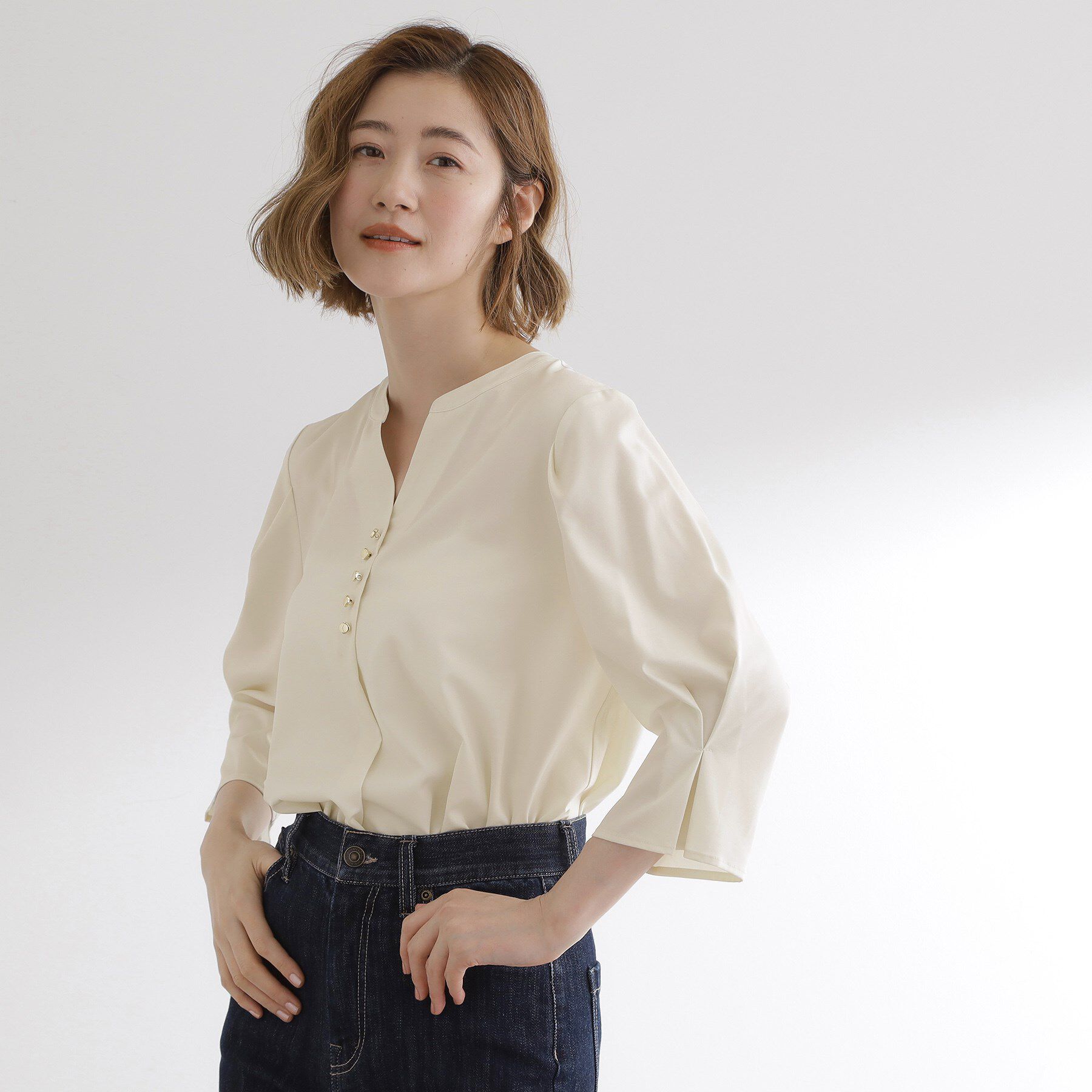 grove「【洗える/お仕事】美しさが続く袖タックブラウス」|シャツ・ブラウス|オフホワイト(003