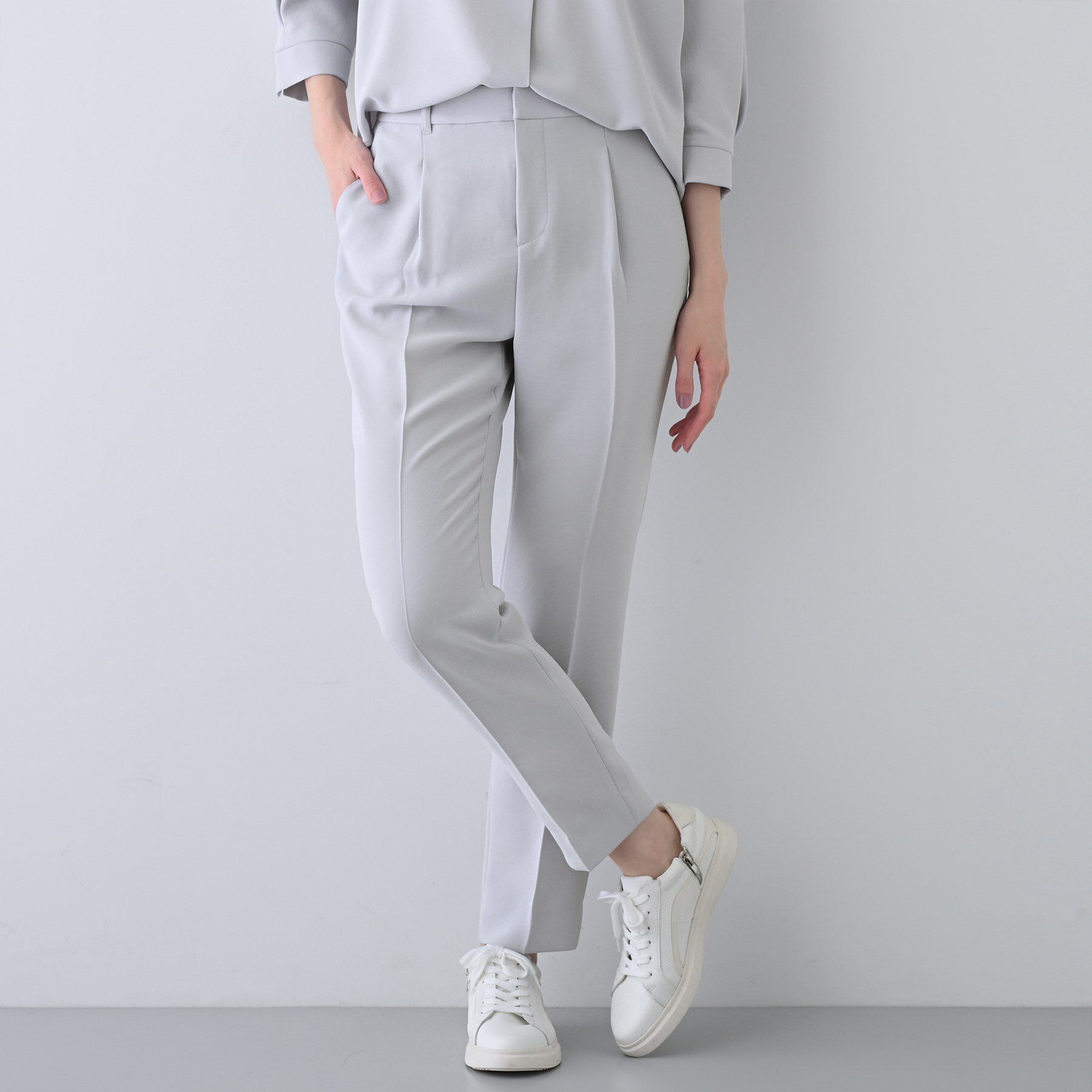 INDIVI「【着る日傘/遮熱/UVケア】タックテーパードパンツ」|その他|ライトグレー(011