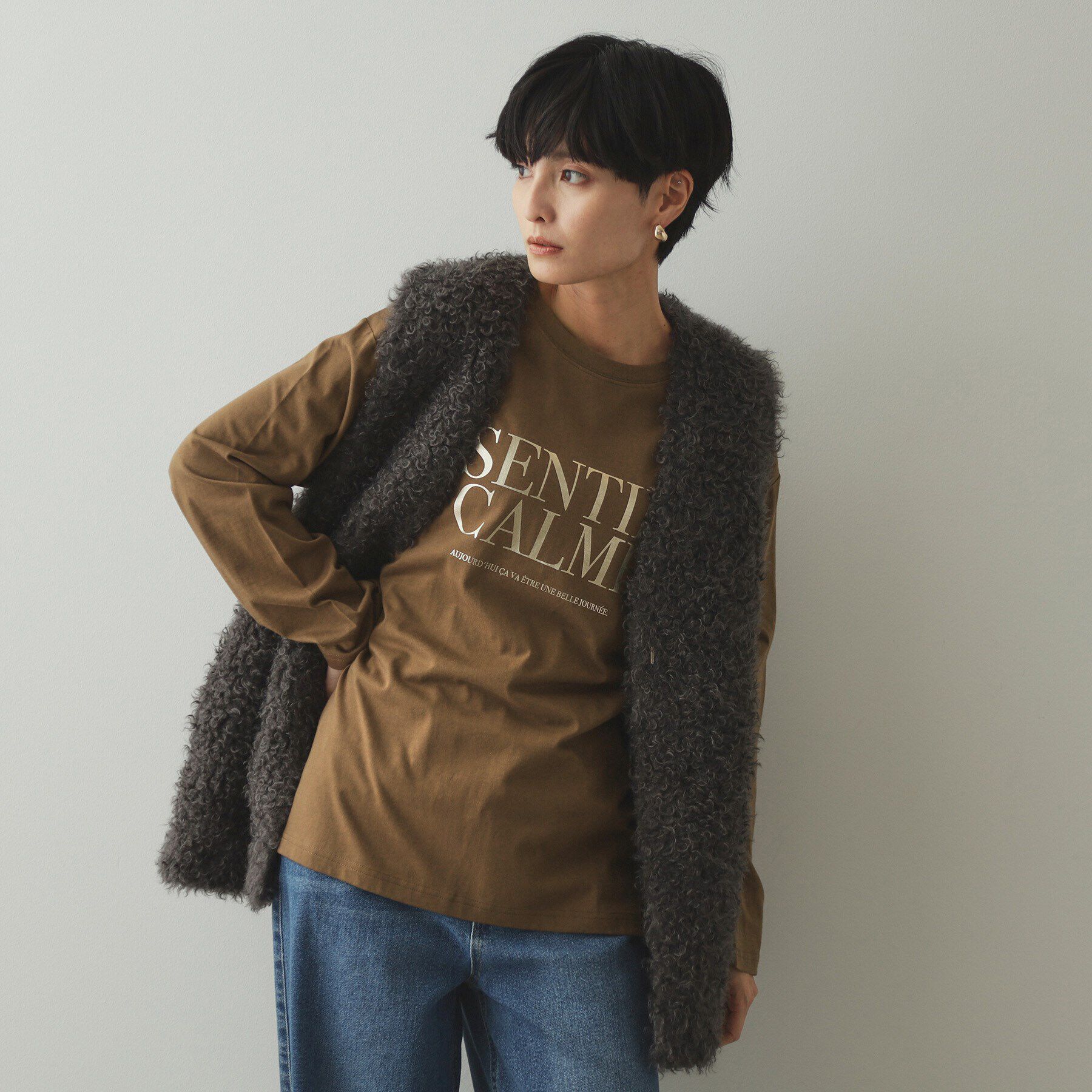 OPAQUE.CLIP「箔ロゴプリント ロングTシャツ【洗濯機洗い可】」|Tシャツ・カットソー|モカブラウン(042