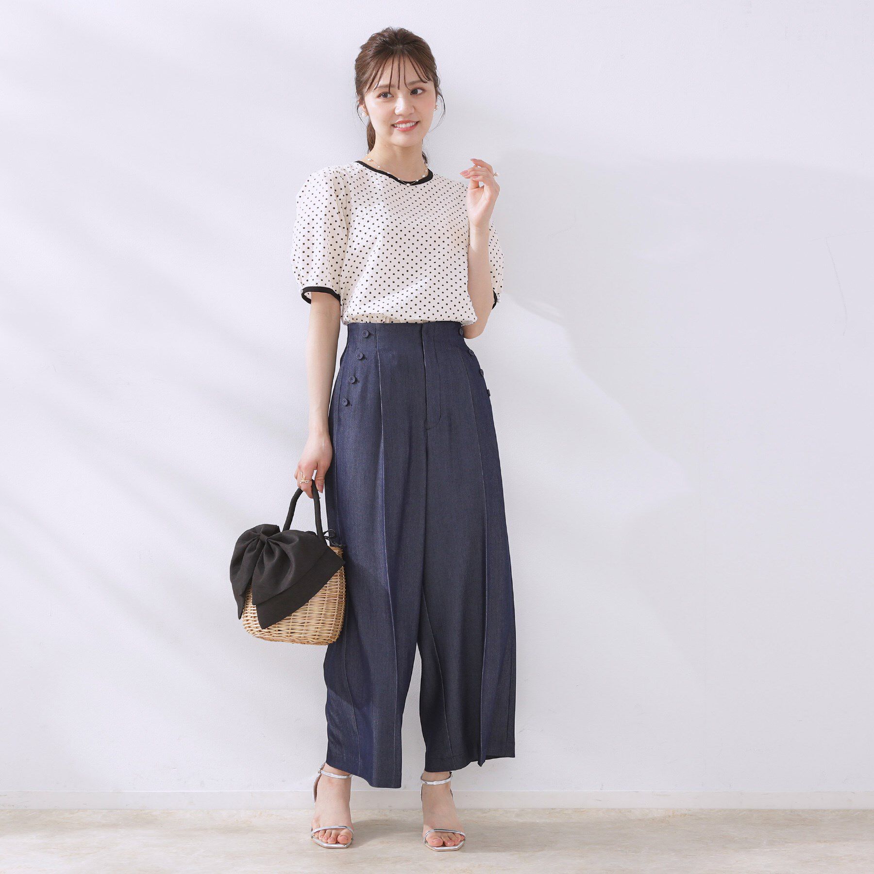 Couture broach「【フェミニン・二の腕カバー・通勤】サッカードットデザインブラウス」|シャツ・ブラウス|