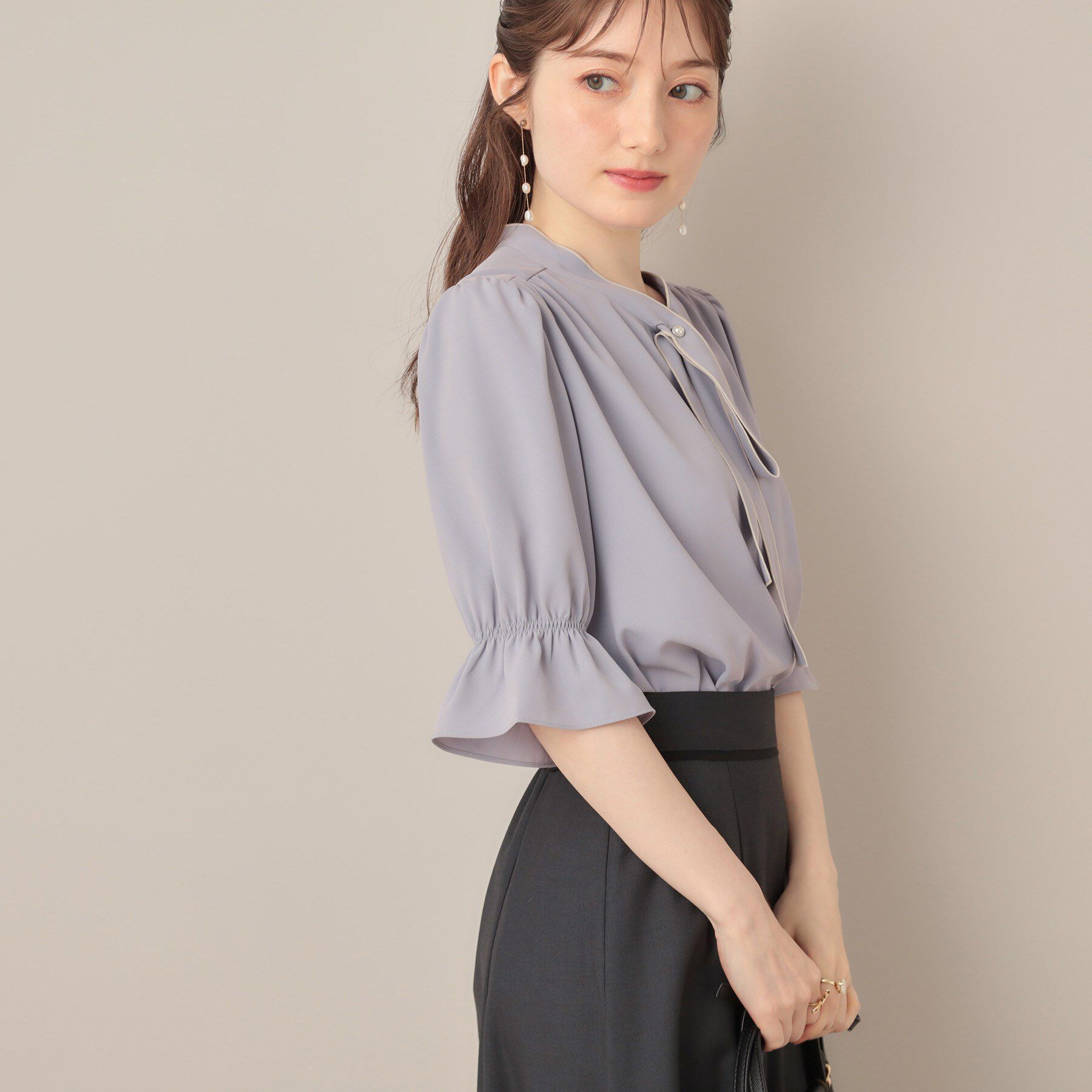 Couture broach「【大人可愛い・5分袖・通勤】デザインタイブラウス」|シャツ・ブラウス|