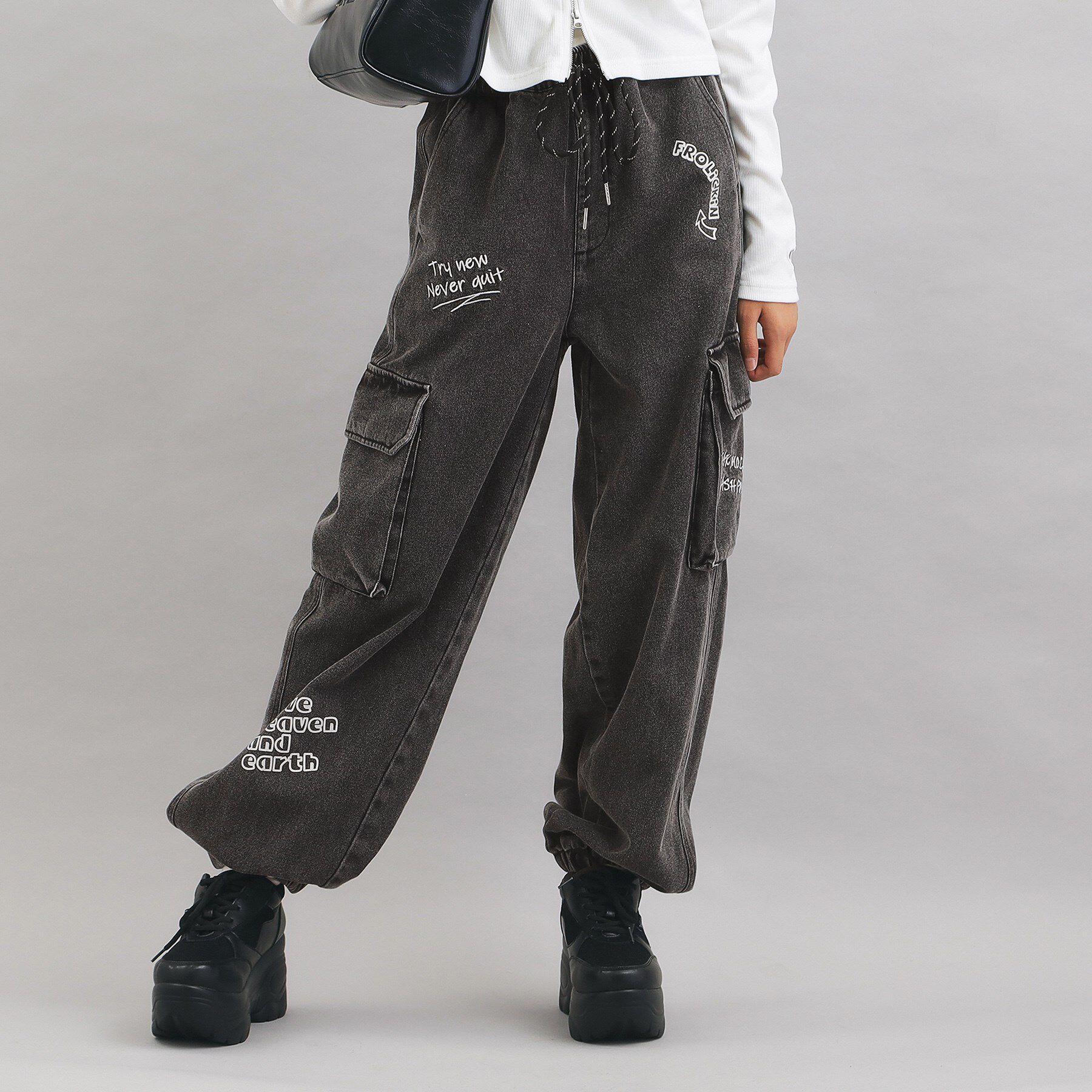 PINK-latte「らくがきデニムカーゴパンツ」|その他|ブラック(419)