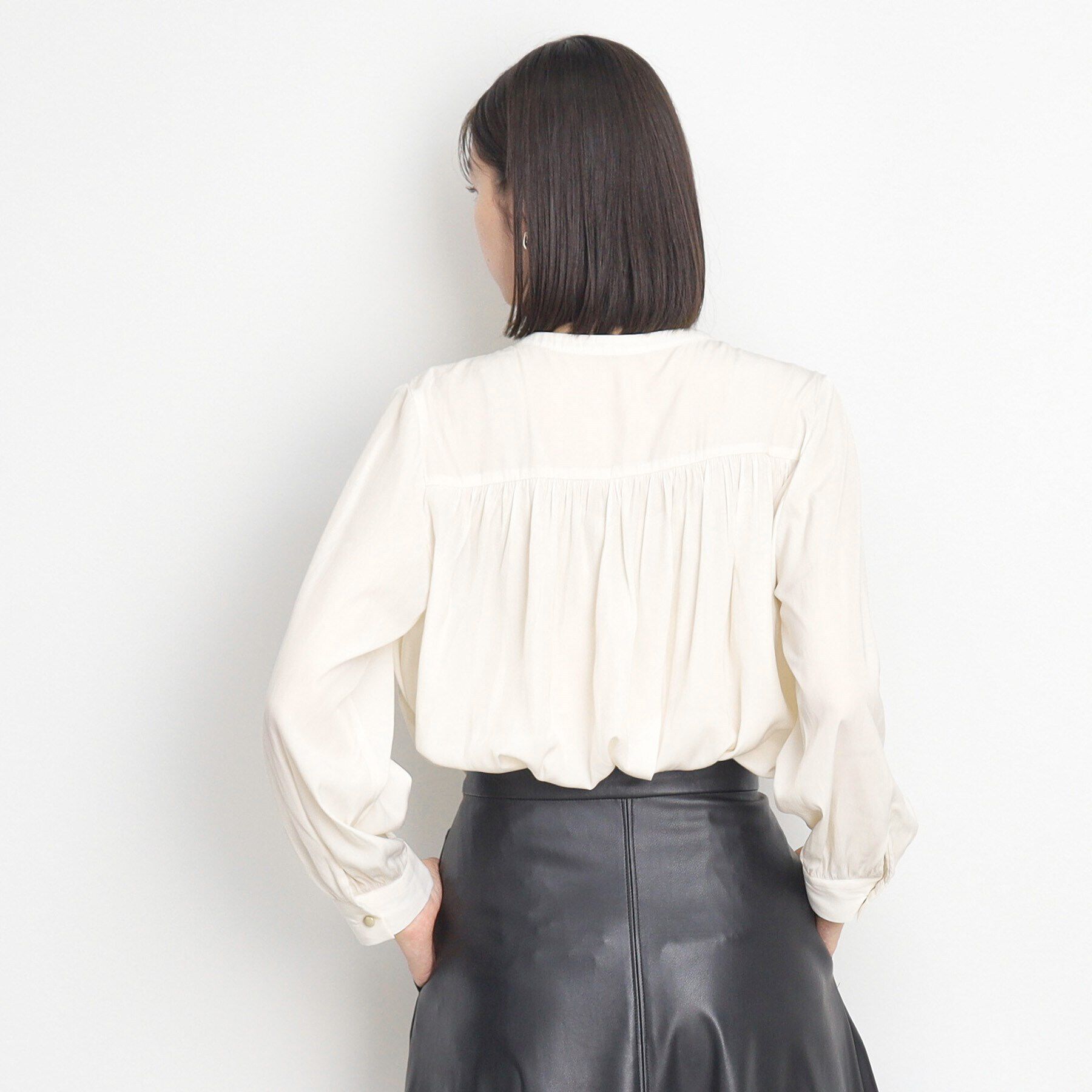 THE SHOP TK「【ヒルナンデス！で紹介】ヒヨクギャザーブラウス /通勤/セレモニー/洗濯機OK」|シャツ・ブラウス|