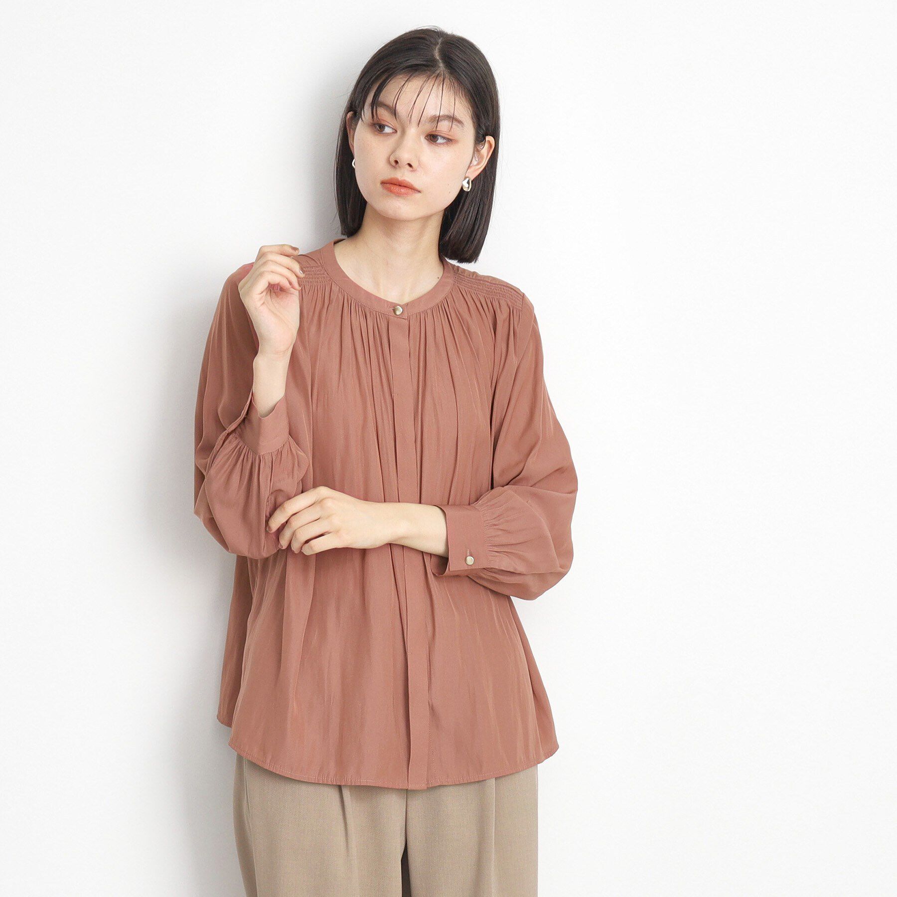 THE SHOP TK「【ヒルナンデス！で紹介】ヒヨクギャザーブラウス /通勤/セレモニー/洗濯機OK」|シャツ・ブラウス|ピンク(071)