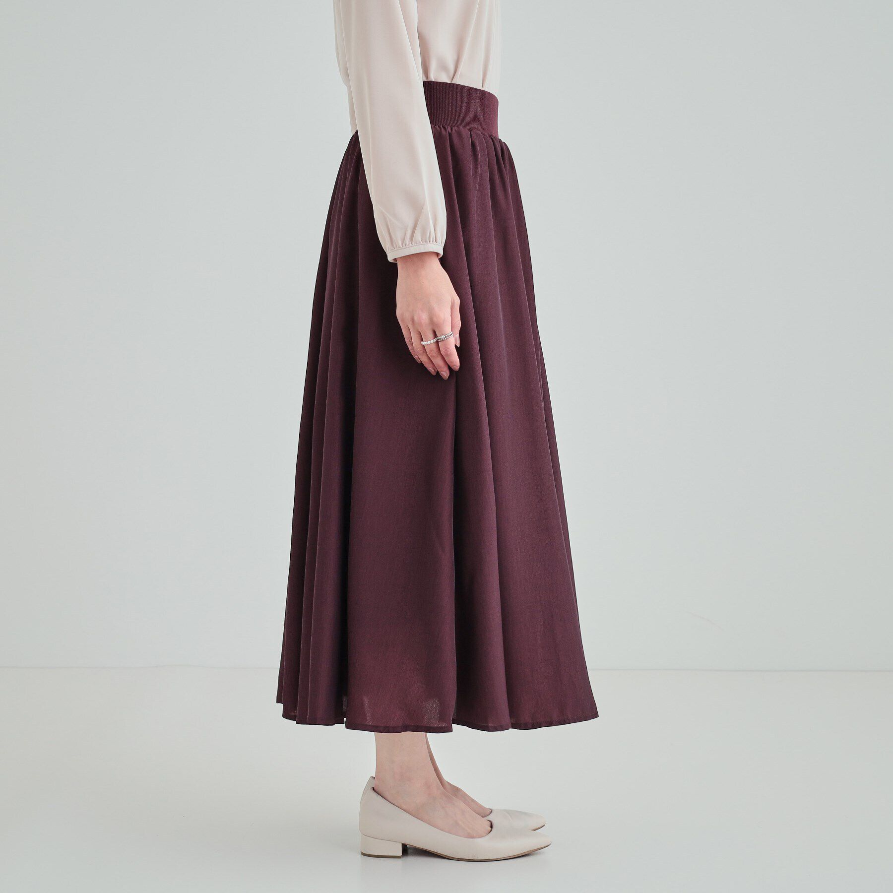 SHOO･LA･RUE「ウエストリブで無理せずキレイ　艶やかに彩る サテンフレアスカート」|スカート|