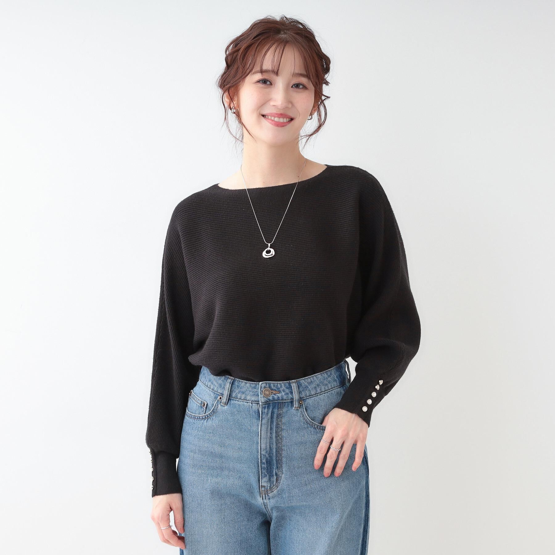 SHOO･LA･RUE「【洗える】大人の上品コーデに お袖ビジュー釦付きリブドルマンニット」|ニット・セーター|