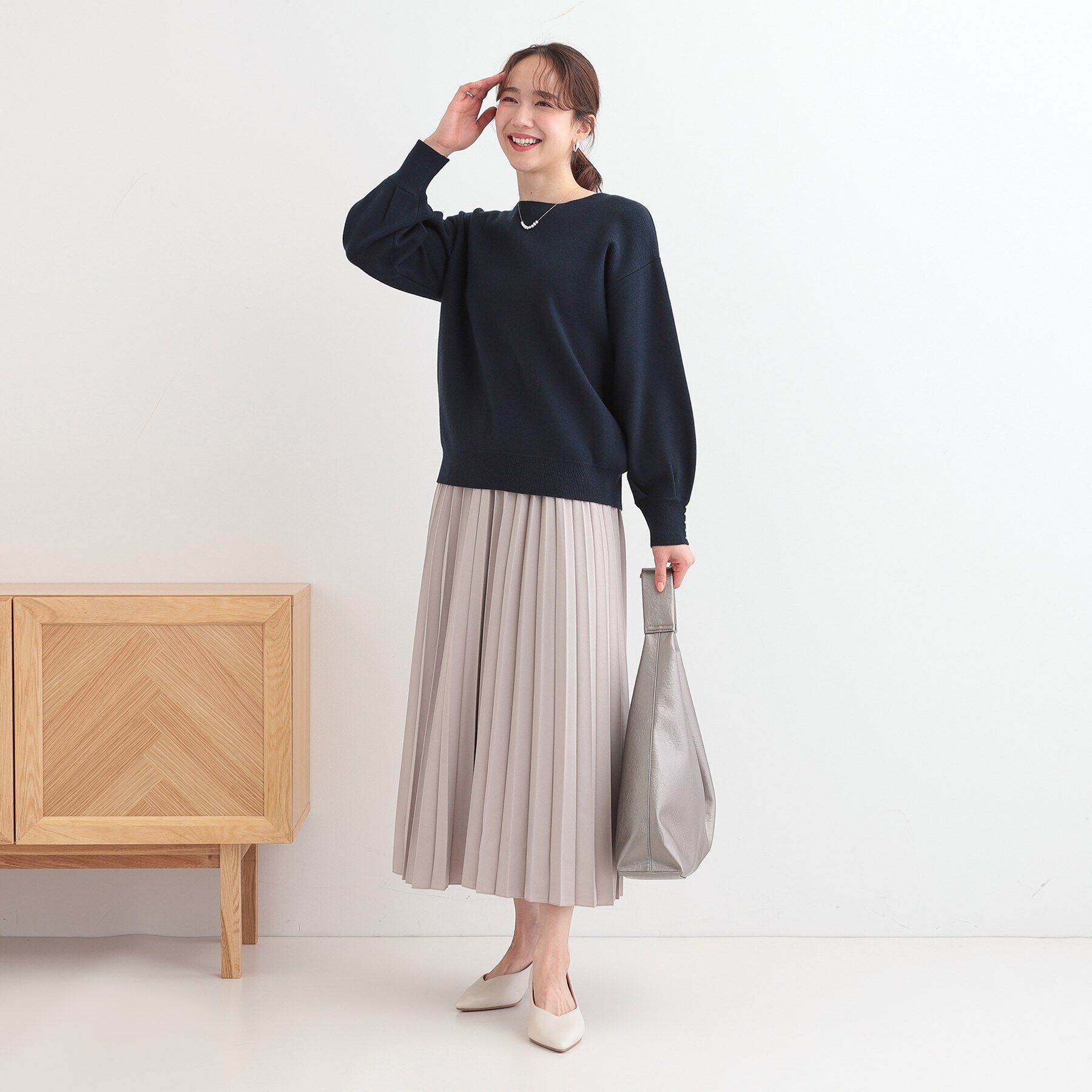 SHOO･LA･RUE「【洗える/S-LL】大人上品 お袖パール調ボタン付き ボートネックニット」|ニット・セーター|