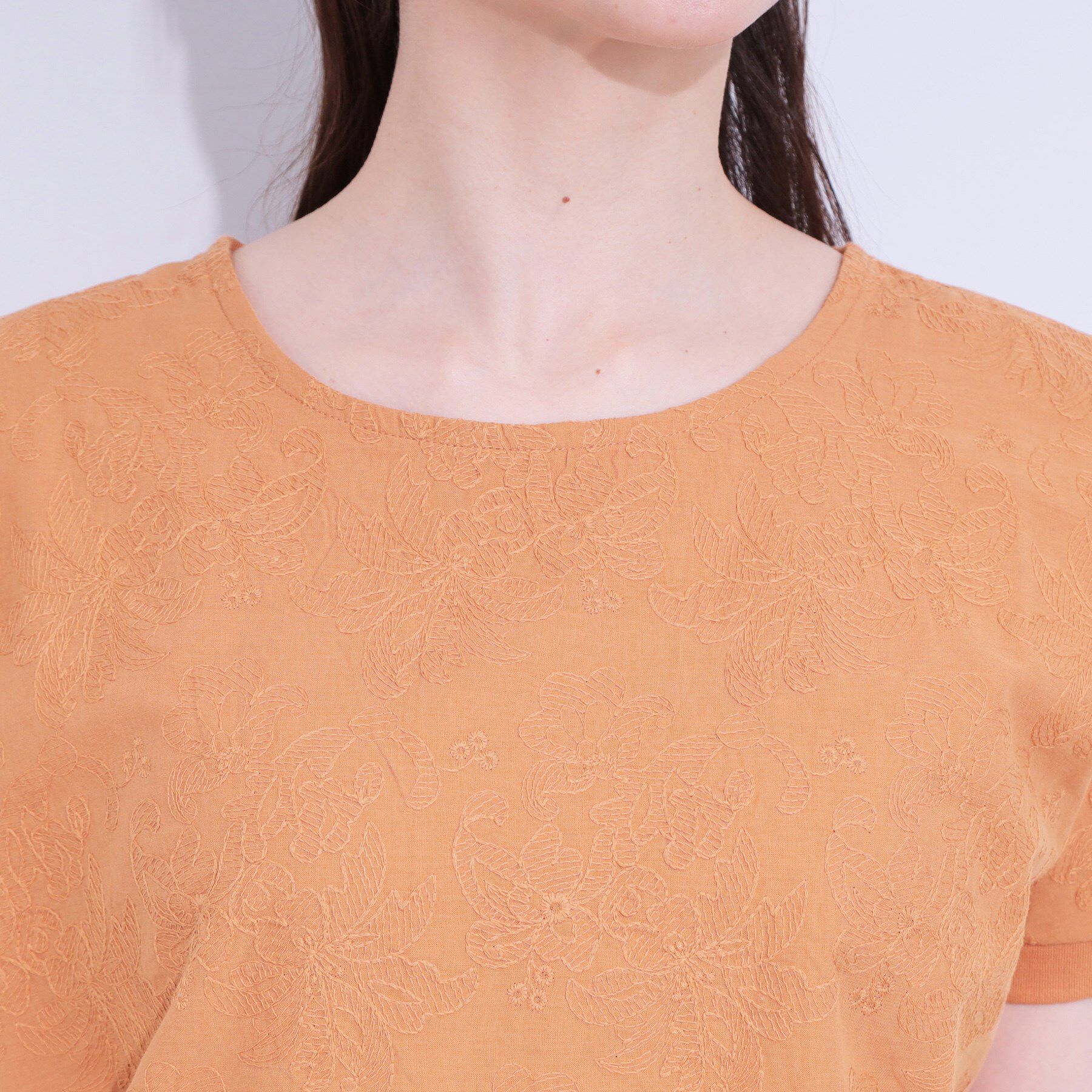 SHOO･LA･RUE「【S-LL】一枚でサマ見え フローラル刺繍トップス」|Tシャツ・カットソー|