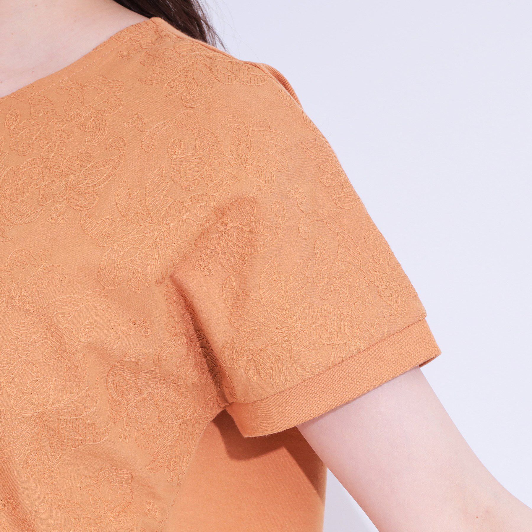 SHOO･LA･RUE「【S-LL】一枚でサマ見え フローラル刺繍トップス」|Tシャツ・カットソー|