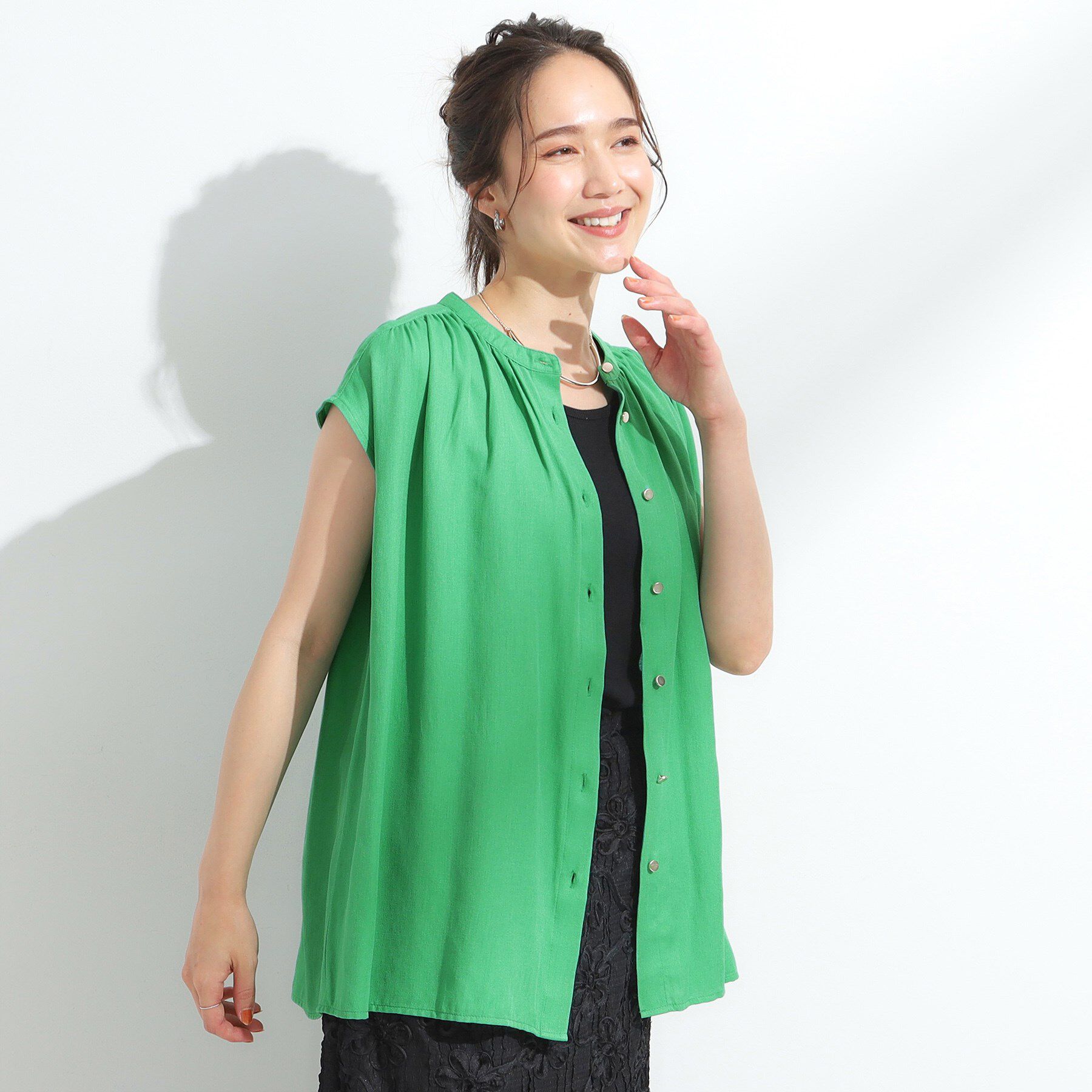 SHOO･LA･RUE「【S-LL/洗濯後しわになりにくい】上品にきれい見え スラブギャザーブラウス」|シャツ・ブラウス|