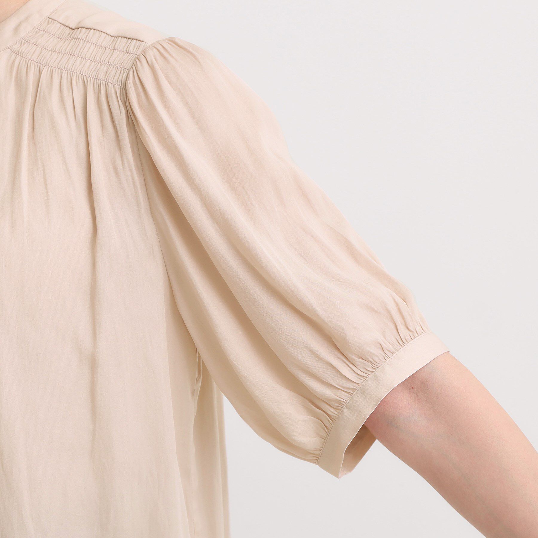 SHOO･LA･RUE「【洗える/S-LL】お仕事にもデイリーにも サテン5分袖ブラウス」|シャツ・ブラウス|