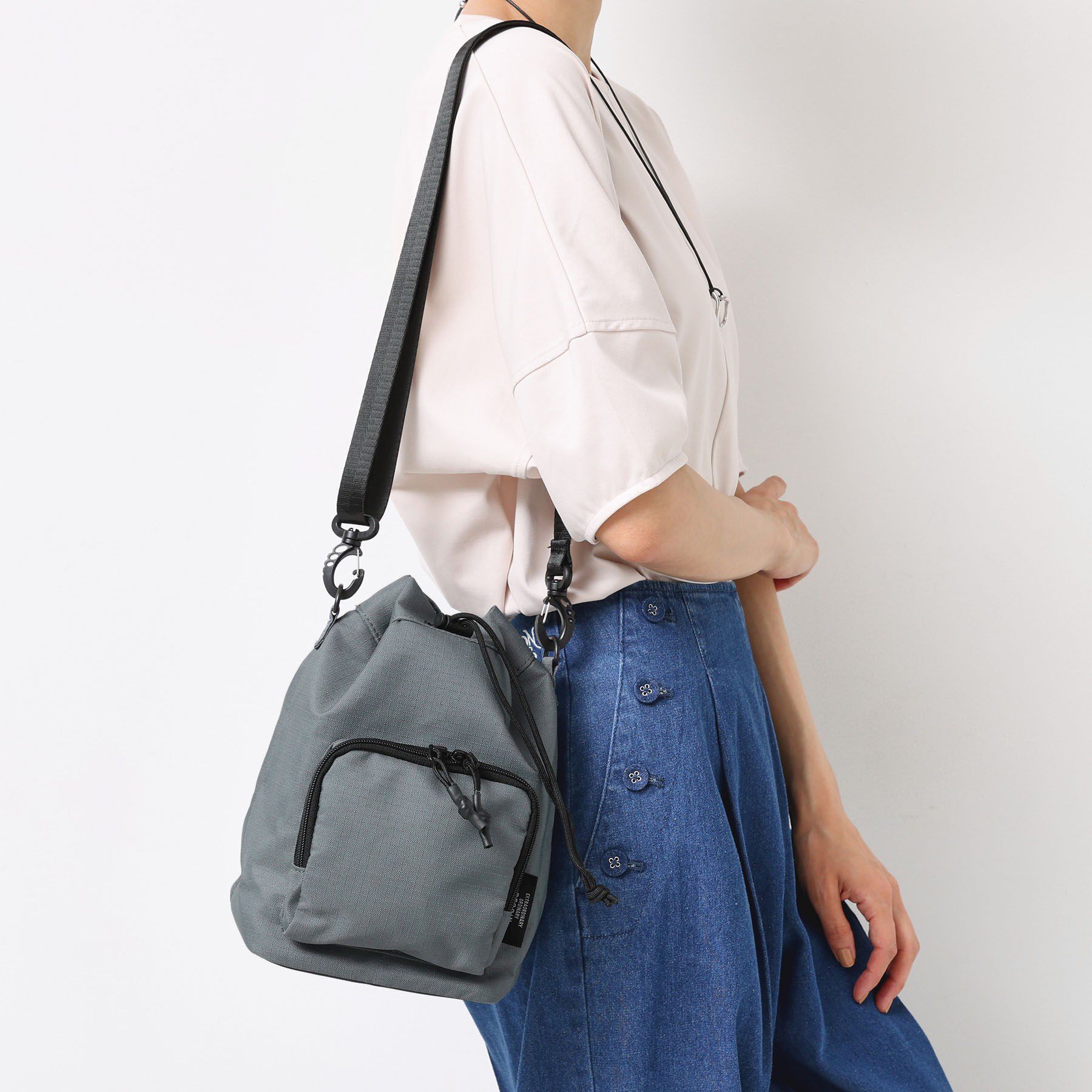 Dessin「【ユニセックス】リップストップ素材巾着型バッグ」|ショルダー・メッセンジャー|グレー(012)