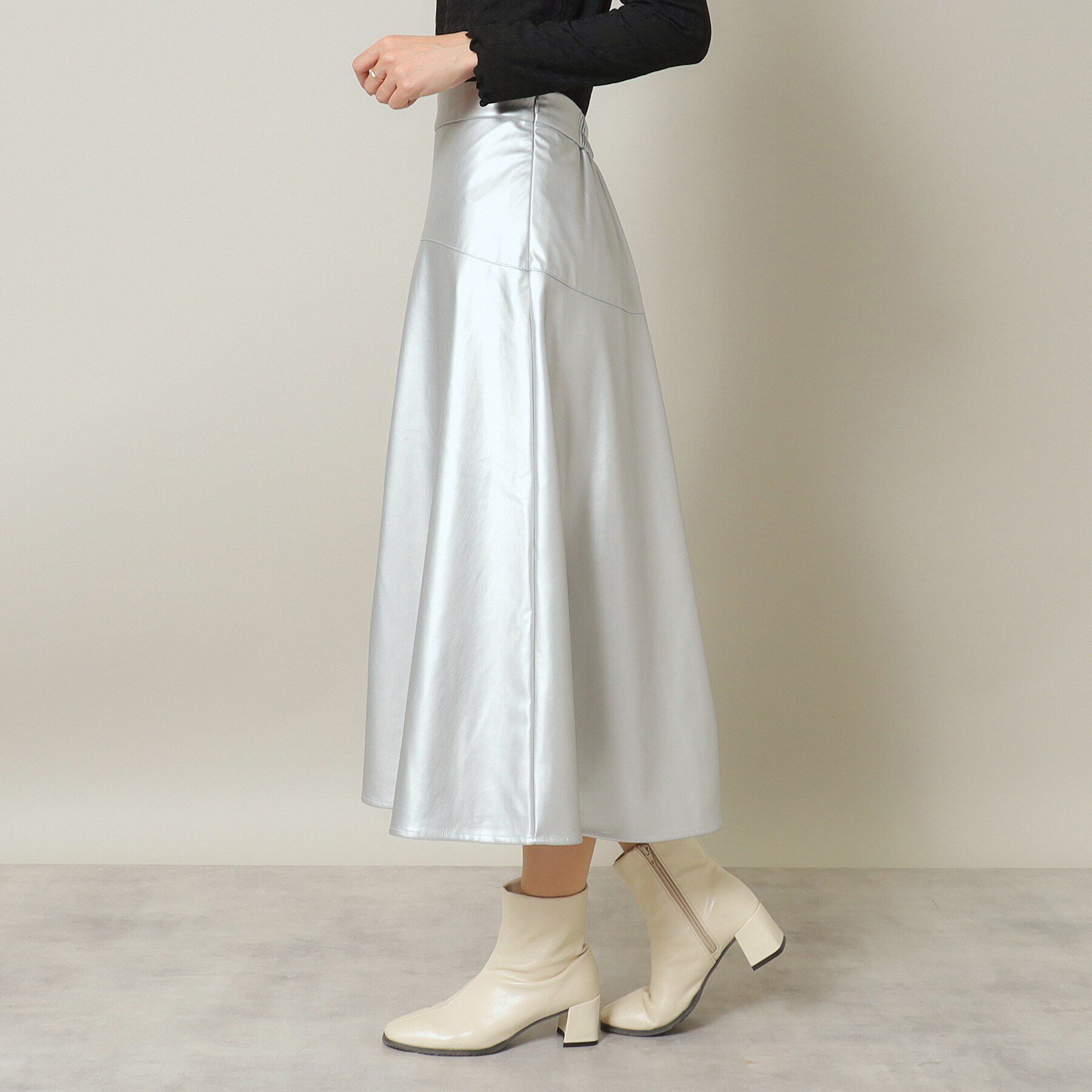 ITS&rsquo;DEMO「【ウエストゴム／腰回りスッキリ／手洗い可】合皮フレアスカート」|スカート|