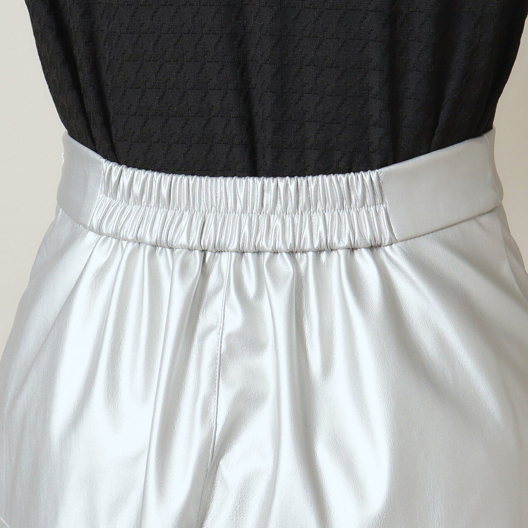 ITS&rsquo;DEMO「【ウエストゴム／腰回りスッキリ／手洗い可】合皮フレアスカート」|スカート|