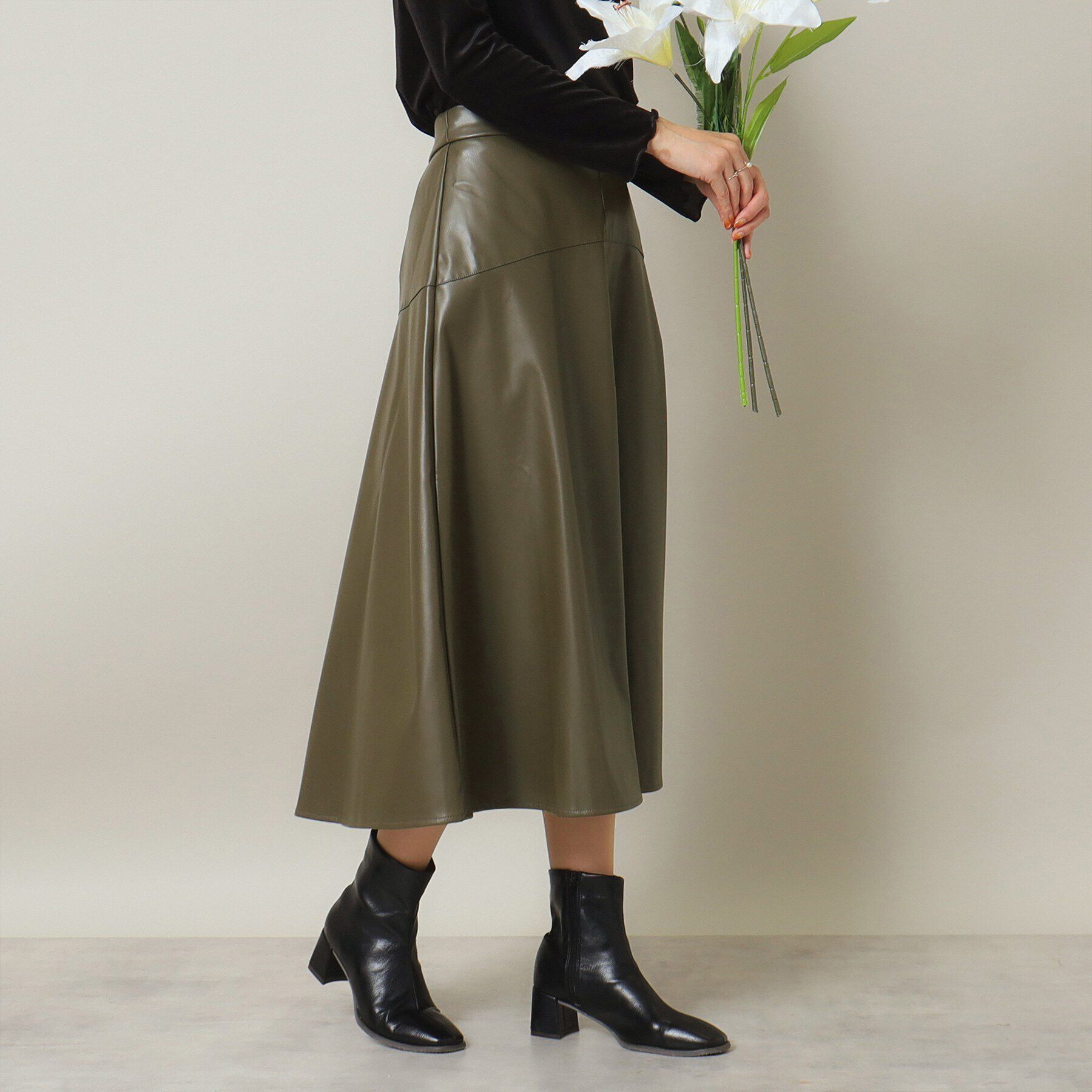 ITS&rsquo;DEMO「【ウエストゴム／腰回りスッキリ／手洗い可】合皮フレアスカート」|スカート|