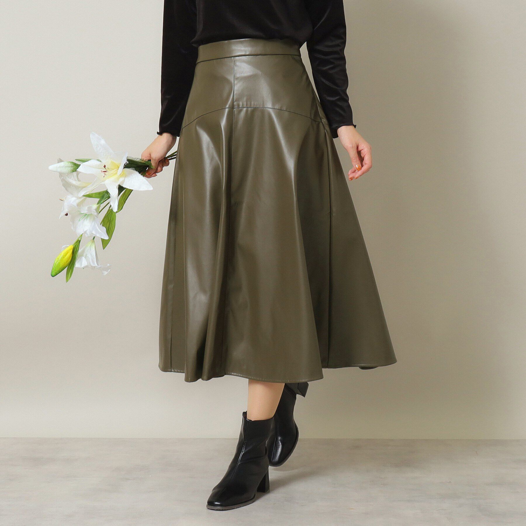 ITS&rsquo;DEMO「【ウエストゴム／腰回りスッキリ／手洗い可】合皮フレアスカート」|スカート|カーキ(029)