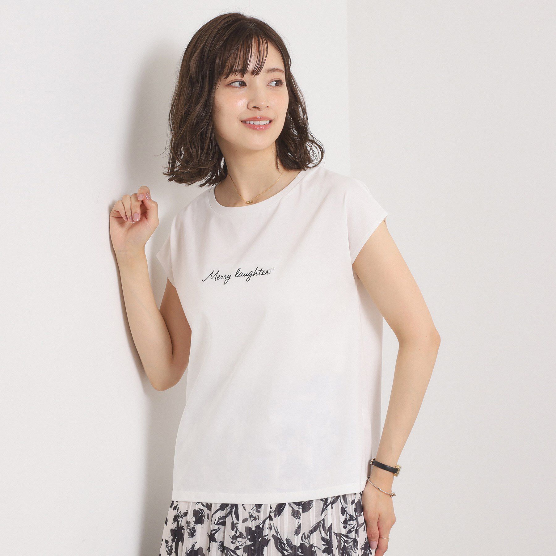 ITS&rsquo;DEMO「【接触冷感／洗濯機OK】刺繍&times;パール調ロゴフレンチT」|Tシャツ・カットソー|オフホワイト(003