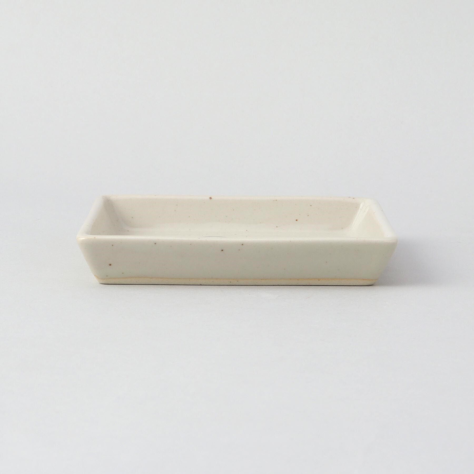 212 KITCHEN STORE「ぎゅっとおにぎりさん 角皿 梅」|食器・キッチングッズ|