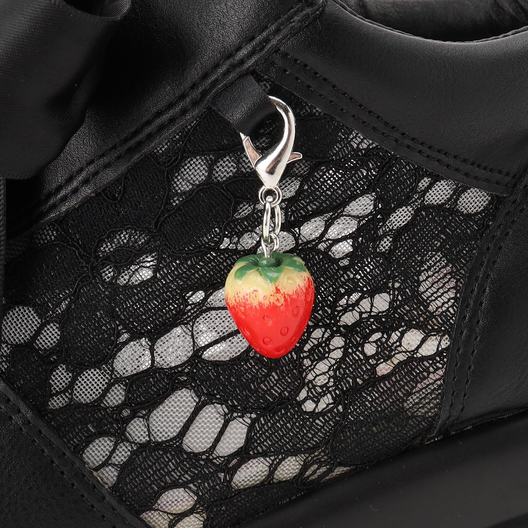 csT&P「取り外し自由♪マルチWAY厚底レースイチゴチャームスニーカー」|スニーカー|