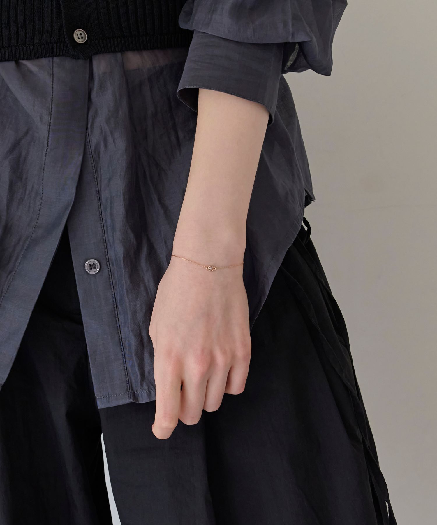 Phoebe「【金属アレルギー対応】プチベゼルストーンブレスレット　シャンパンゴールド」|ブレスレット・バングル|シャンパンゴールド