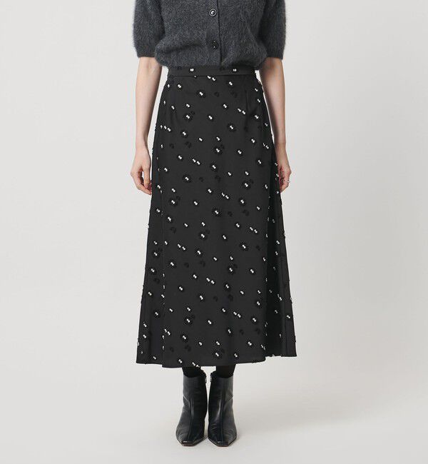UNITED ARROWS「サテン フラワー ジャガード ロングスカート ブラック」|フレア|
