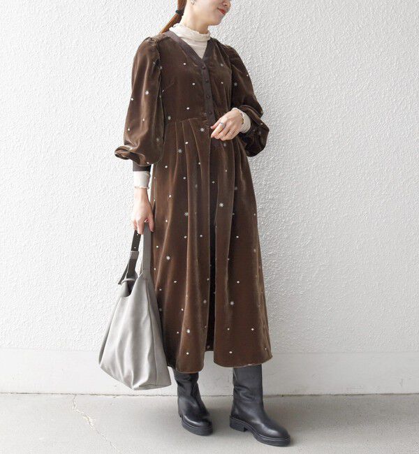 SHIPS any「SHIPS any:〈手洗い可能〉ポリエステル ベロア 刺繍 タック フレア ワンピース」|ワンピース|