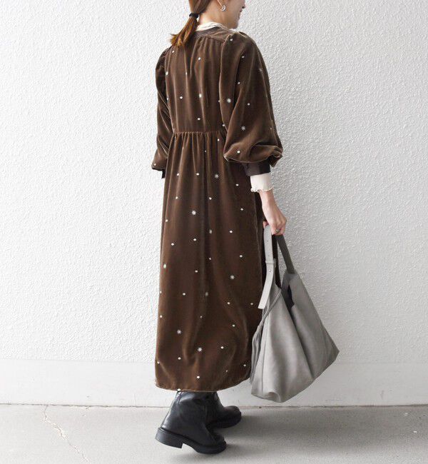 SHIPS any「SHIPS any:〈手洗い可能〉ポリエステル ベロア 刺繍 タック フレア ワンピース」|ワンピース|