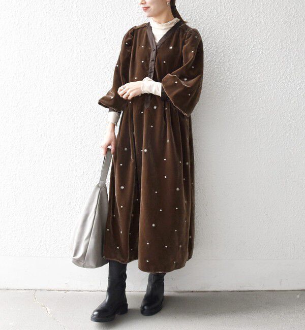 SHIPS any「SHIPS any:〈手洗い可能〉ポリエステル ベロア 刺繍 タック フレア ワンピース」|ワンピース|