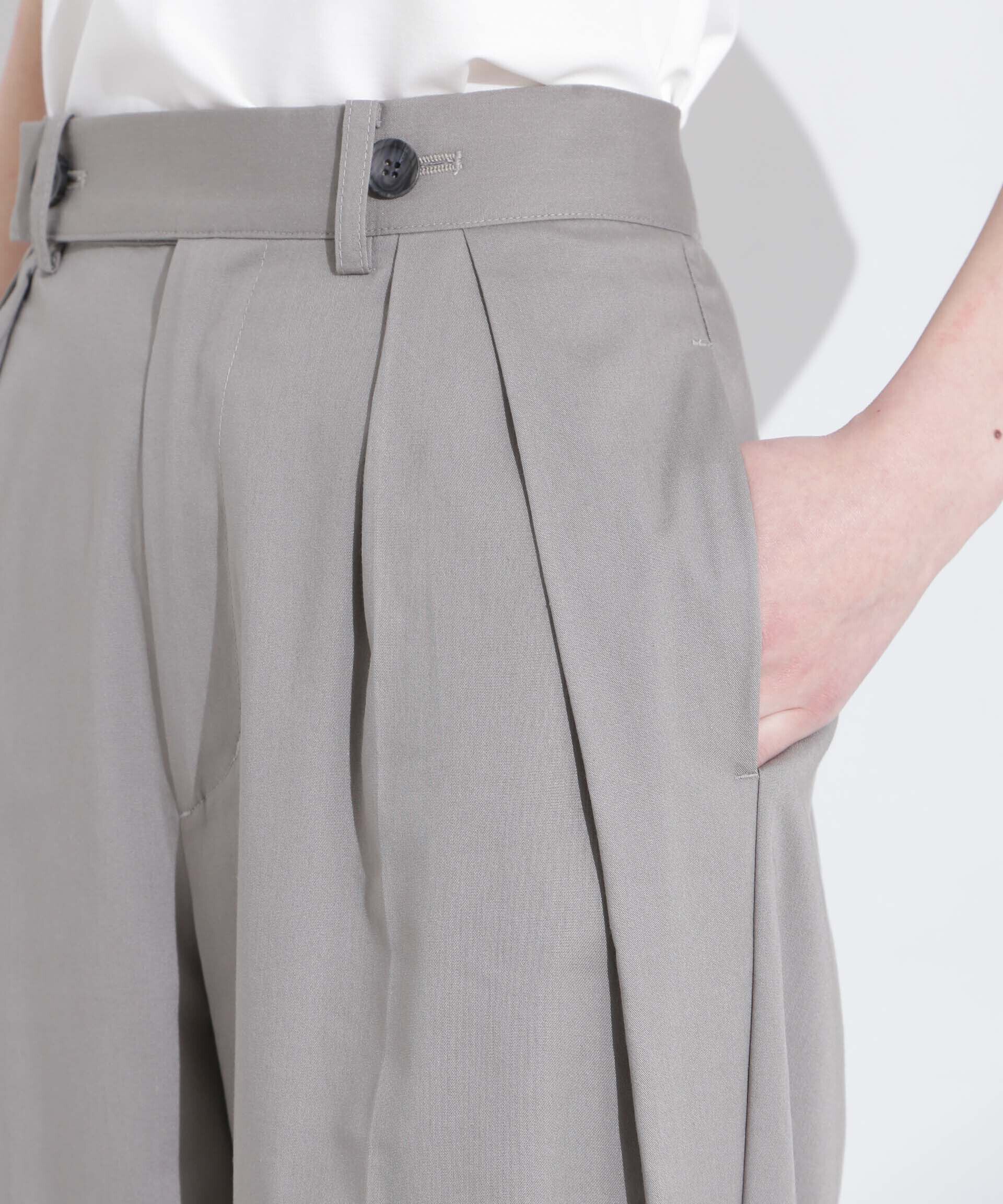 nano･universe「リネンストレッチタックコクーンパンツ」|チノ|