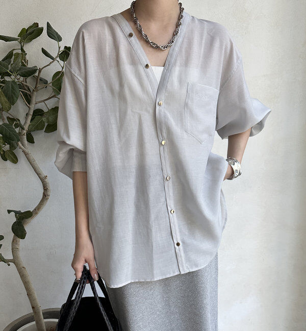  「【新色追加】GOLDボタンVVシャツ」|シャツ・ブラウス|