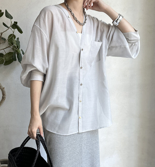  「【新色追加】GOLDボタンVVシャツ」|シャツ・ブラウス|